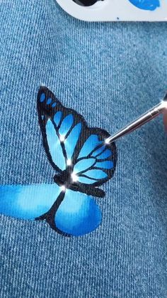 Butterfly Jeans, Jean Diy, Painted Clothes Diy, Denim Art, Diy Butterfly, Diy Fashion Hacks, Custom Jeans, Painted Jeans, Diy Fashion Clothing