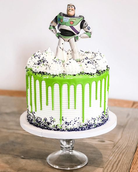 Buzz Light Year Photoshoot, Buzz Lightyear Themed Birthday Party, Diy Buzz Lightyear Cake, Birthday Cake Buzz Lightyear, Buzz Lightyear Smash Cake, Buzz Lightyear Cake Buttercream, Easy Buzz Lightyear Cake, Simple Buzz Lightyear Cake, Buzz Lightyear Third Birthday Party