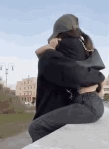 Calin Gif, Hug Gif, Back Hug, Cute Hug, Story Pictures, Group Hug, Hugging Couple, Couple Cute, Love Gif