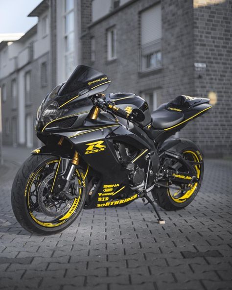 Suzuki Bikes, Suzuki Gsx R, Crotch Rocket, Baby Bike, Pretty Bike, Gsxr 750, Gsxr 600, Biker Love, Bike Pic