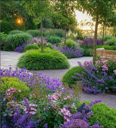 Purple Garden, Gorgeous Gardens, Garden Lovers, Garden Fence, Front Garden, Rock Garden, Dream Garden, Garden Planning, Flower Beds