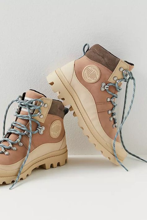 Stylish Hiking Boots, Hiking Fits, Brown Fits, Weather Boots, Hiking Boots Women, Free People Shoes, Snow Boots Women, Winter Snow Boots, Hiking Outfit