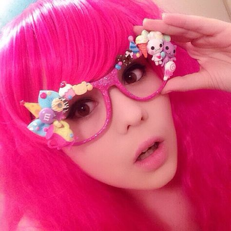 DIY decora glasses Plushies Sanrio, Kawaii Glasses, Decora Harajuku, Harajuku Decora, Doll Plushies, Backpack Fashion, Pinkie Pie, J Fashion, Kawaii Clothes