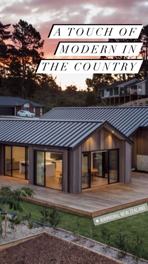 Rural Auckland gets a modern touch with this stunning contemporary home, built in the popular pavilion style, is clad in lightly stained vertical shiplap cedar cladding. See more of this home by tapping the link ! Vertical Cedar Cladding, Cedar Cladding House, Indoor Outdoor Flow, Workshop Building, Garden Gym, Vertical Shiplap, Modern Ranch House, Eco House Design, Zinc Roof