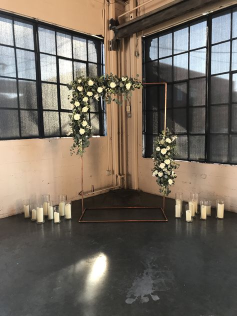 Aisle Arch Wedding, Modern Wedding Arbor, Gold Wedding Arch Ideas, Rectangle Wedding Arch, Copper Arbor, Pentecostal Wedding, Victorian Photoshoot, Aisle Inspiration, Wedding Arch Metal