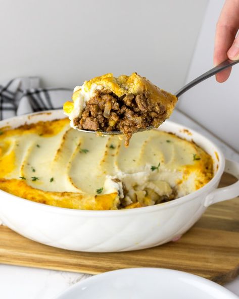 This Shepherd's Pie Recipe with Cauliflower Topping is an easy, low-carb casserole that the whole family will love. It is a perfect keto dinner. Favorite Casserole Recipes, Keto Soups, Riced Cauliflower, Favorite Casseroles, Keto Side, Keto Casserole, Low Carb Casseroles, Shepherds Pie Recipe, Joy Filled Eats