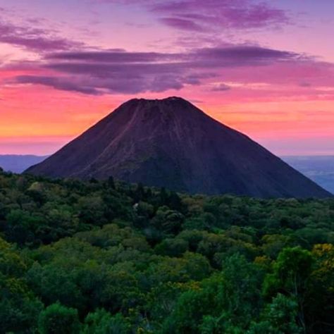 El Salvador Art, El Salvador Culture, El Salvador Travel, Latina Aesthetic, Between Two Worlds, Nepal Travel, Central America Travel, Countries Of The World, Central America