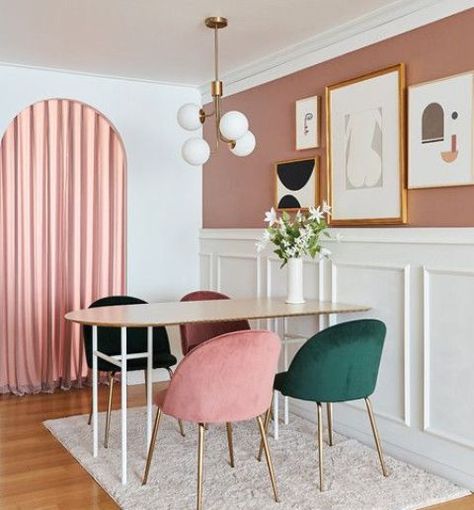 Dining Room Decor Pink, Pink And Green Dining Room, Pink Dining Rooms, Art Deco Dining Room, Zimmer Diy, Living Room Designs Small Spaces, Casa Vintage, Mid Century Modern Interiors, Living Room Green