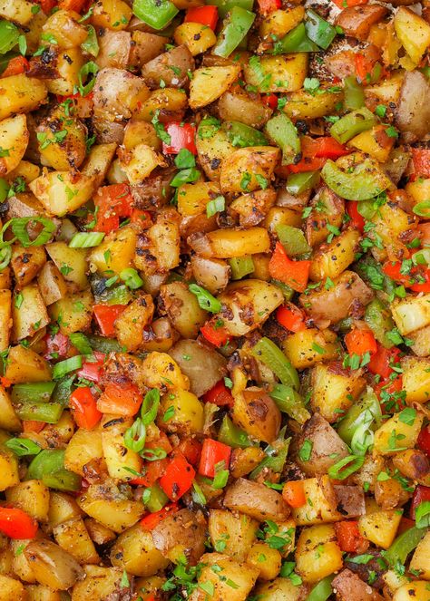 Skillet Potatoes with Peppers and Onions Breakfast Potatoes Skillet, Pan Fried Potatoes, Potato Breakfast Recipes, Perfect Baked Potato, Frozen Potatoes, Skillet Potatoes, Cheese Pancakes, Bell Pepper Recipes, Breakfast Hash