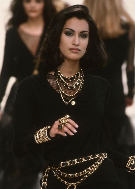 Yasemin Ghauri, Yasmeen Ghauri Fashion, Yasmeen Ghauri Short Hair, Yasmeen Ghauri Runway, Yasmine Ghauri, Ghauri Yasmeen, Yasmeen Ghauri 90s, Vintage Runway Fashion, Yasmeen Ghauri