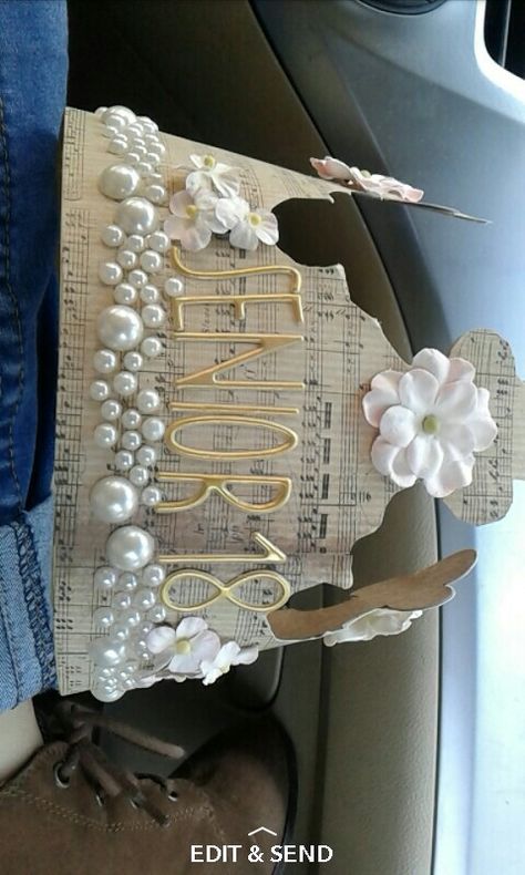 Senior Crown With Flowers, Grad Crown Ideas, Senior Crown Inspiration, Gold Senior Crown Ideas, Senior Burger King Crown Ideas, Junior Crown Ideas, Senior Crown Decoration Ideas, Senior Crown Ideas Taylor Swift, Junior J Decoration Ideas Highschool