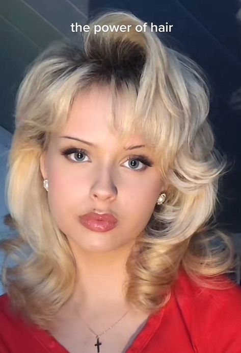 1980s Blowout Hair, 1980s Womens Hairstyles, 80s Poofy Hair, 80s Women Haircut, 80s Hair Women 1980s Hairstyles, 80s Big Hair Women, 1970s Short Hair Women, 80s Hair Styles 1980s, Early 80s Hair