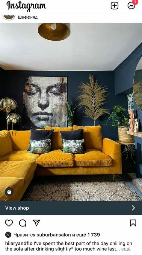 Mustard Living Rooms, Yellow Couch, Gold Sofa, Gold Living Room, Black Living Room, Yellow Living Room, Room Color Schemes, Home Design Living Room, Interior Deco