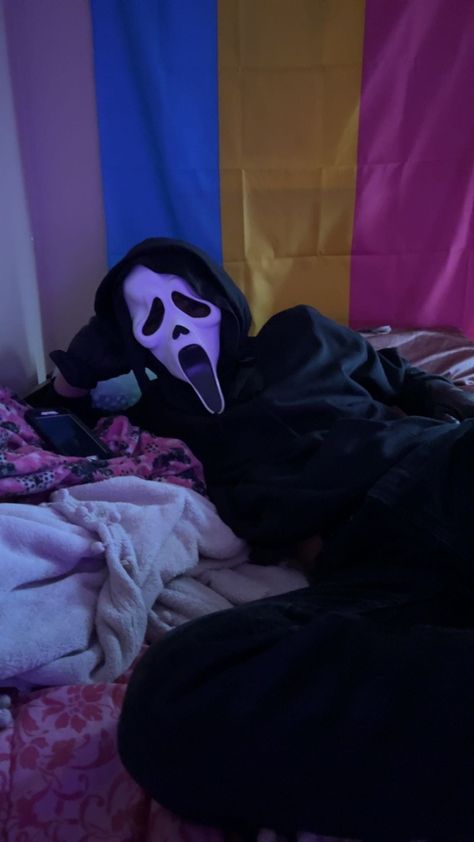 Ghostface Snapchat, Ghostface Cosplay Male, Ghostface Spicy, Ghostface Doodle, Ghostface X Y/n, Ghost Face Cosplay, Ghostface Sketch, Devil Ghostface, Ghostface Makeup