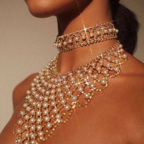 Glam Jewelry, Crystal Bead Jewelry, Luxury Girl, Beautiful Lips, Architecture Presentation, Girl Body, Beautiful Eyes, Old Hollywood, Urban Fashion