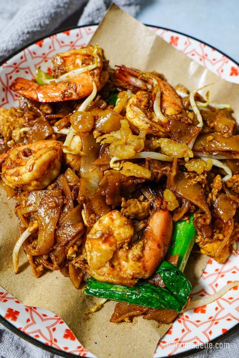 Kway Teow Recipe Stir Fry, Fried Kway Teow Recipe, Char Kway Teow Recipe Singapore, Singapore Fried Noodles, Singapore Food Recipes, Malaysian Drinks, Char Kway Teow Recipe, Asian Brunch, Singaporean Recipes