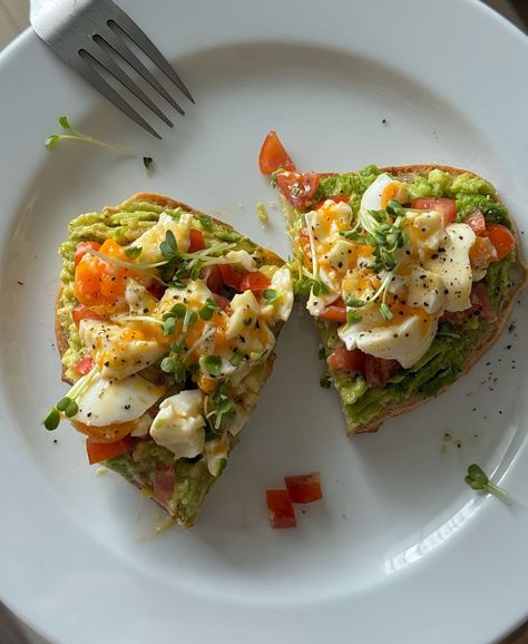 Work Day Breakfast Ideas, Healthy Breakfast Aesthetic Bagel, Clean Foods Aesthetic, Pasta Food Ideas, Student Food Ideas, Light Breakfast Ideas Healthy, Yummy Healthy Breakfast Ideas, Medditeranean Food, Filling Breakfast Ideas