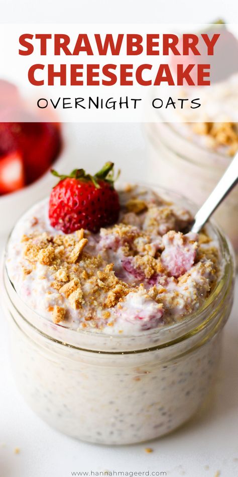 Strawberry Cheesecake Overnight Oats, Cheesecake Overnight Oats, Overnight Oats Recipe Easy, Best Overnight Oats Recipe, Overnight Oatmeal Recipes, Oat Recipes Healthy, Overnight Oats Recipe Healthy, Overnight Oats Healthy, Healthy Strawberry