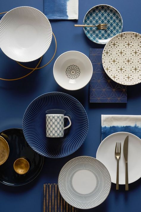 DINNERWARES & CROCKERY Table Setting Everyday, Tableware Photography, White Pasta Bowls, Crockery Set, Denby Pottery, Blue Dinner Plates, White Pasta, Modern Deco, Home Decor Hacks