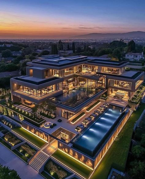 A Mansion Luxury, House Big Luxury, Big House In London, 5 Story Mansion, Dream House Mansions Luxury Modern, Black Big House, Big Luxury Houses Mansions, Billionaire Houses Mansions, Big Mansions Luxury