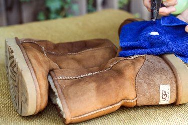 How to Clean Water Stains From Ugg Boots Cleaning Ugg Boots, Cleaning Uggs, Reduce Water Retention, Remove Water Spots, Remove Water Stains, Ugh Boots, Boots Diy, Cleaning Diy, How To Clean Suede