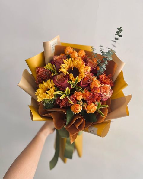 Brown Paper Flowers Bouquet, Brown Paper Flowers, Paper Flowers Bouquet, Man Bouquet, Paper Flower Bouquet, Flower Diy Crafts, Brown Paper, Beautiful Bouquet, Fall Flowers