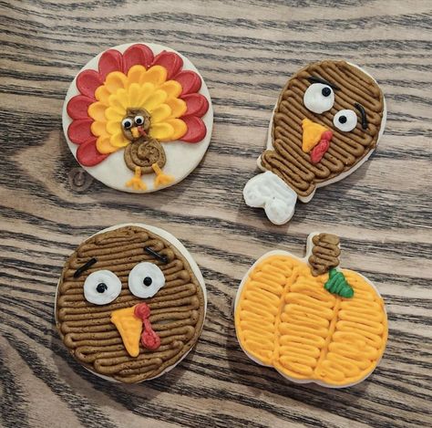 Buttercream Thanksgiving Cookies, Thanksgiving Cookies Buttercream, Thanksgiving Sugar Cookies Buttercream, Circle Thanksgiving Sugar Cookies, Thanksgiving Cut Out Cookies, Turkey Decorated Cookies, Fall Buttercream Cookies, Thanksgiving Sugar Cookies Decorated, Thanksgiving Sugar Cookies