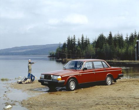 Volvo Ad, 1990s Cars, Summer Mountains, Volvo Car, Ken Block, Volvo 240, Car Vintage, Volvo Cars, Freaking Awesome