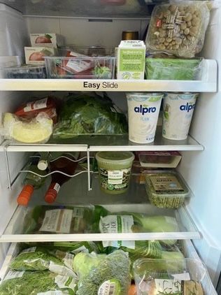 Restock Aesthetic, Healthy Fridge, Clean Space, Healthy Food Motivation, Healthy Lifestyle Food, Healthy Girl, Healthy Lifestyle Inspiration, Drawing Inspo, Green Juice