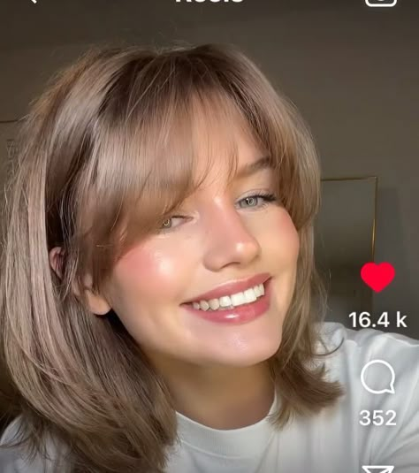 Shoulder Length Bob With Side Bangs, Butterfly Cut Unstyled, Ash Brown Hair Color, Ash Brown Hair, Hair Inspiration Short, Hair Help, Haircut For Thick Hair, Haircuts Straight Hair, Haircuts For Medium Hair