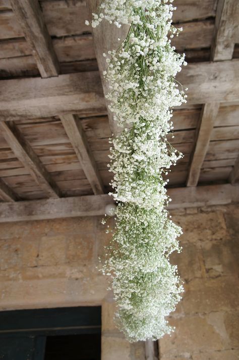 gypsophila decoration ... Naawwww isnt that cccuuuttteee. Garden Wedding Ceremony Decorations, Mountain Wedding Decor, Daisy Wedding Flowers, Gypsophila Wedding, Flowers Lilac, Flowers Eucalyptus, Flowers Hydrangea, Hydrangea Blue, Flowers Crown