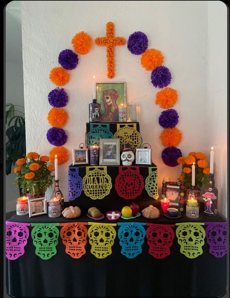 Dia De Los Muertos Decorations Ideas Altars, Simple Ofrenda Ideas, Diy Ofrenda Alter, Dia De Los Muertos Crafts Ideas, Dia De Los Muertos Party Ideas, Day Of The Dead Altar, Day Of The Dead Diy, Mexican Theme Party Decorations, Dia De Los Muertos Decorations Ideas