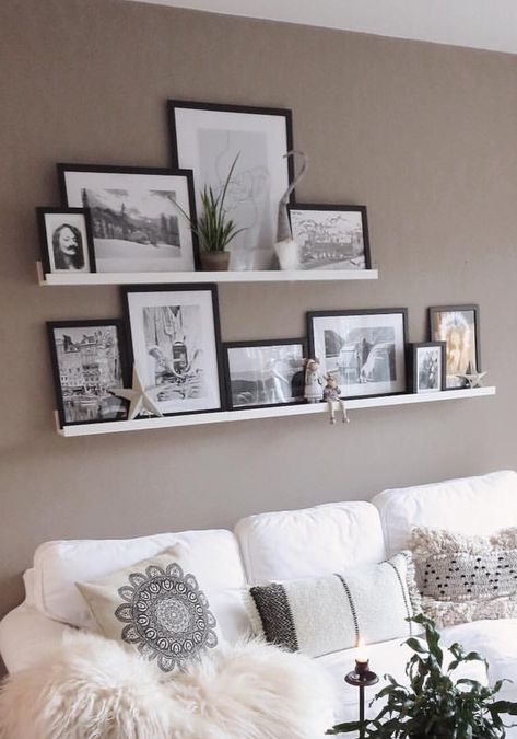 Absolutely love these white floating shelves for pictures! Floating Shelves Living Room, Decoration Pictures, Shelf Decor Living Room, White Floating Shelves, Floating Cabinets, Picture Shelves, Floating Shelves Diy, Living Room Shelves, Room Shelves