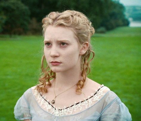 Film Alice In Wonderland, Alice In Wonderland Aesthetic, Mia Wasikowska, Alice Liddell, Becoming Jane, Tim Burton Movie, Disney Live Action, Mia 3, Adventures In Wonderland