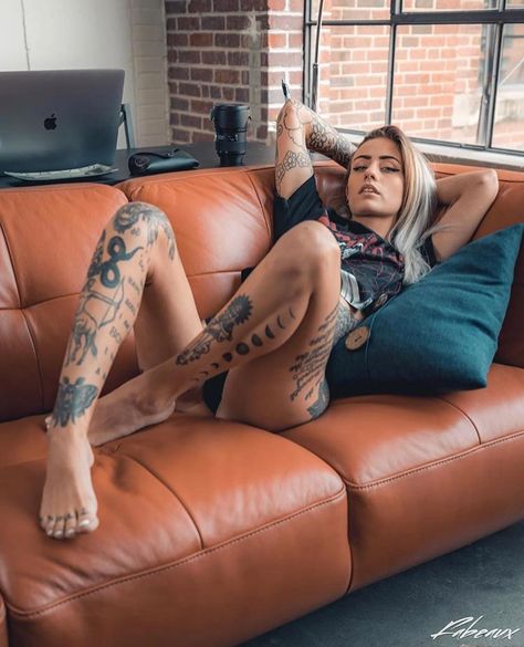 Tattoed Women, Female Tattoo, Hottie Women, Tattoo Models, Cute Poses, Inked Girls, Beautiful Tattoos, Blonde Girl, Girl Tattoos