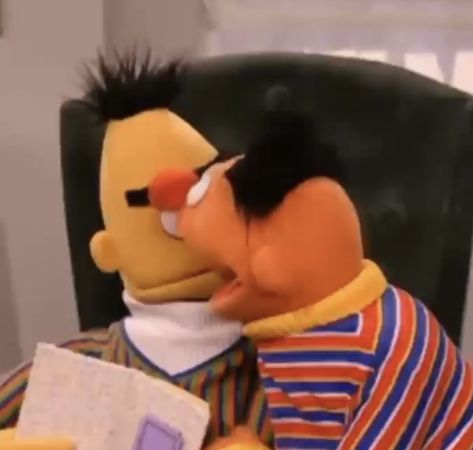 Bert Ernie, The Muppet Show Wallpaper, Sesame Street Bert And Ernie, Bert And Ernie Funny, Bert And Ernie Aesthetic, Ernie And Burt, Bert X Ernie, Ernie X Bert, Ernie And Bert