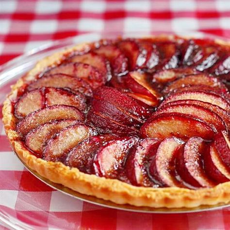 Plum Tart Plum Dessert, Plum Tart, Plum Recipes, Rock Recipes, Sweet Pie, Fruit Tart, Köstliche Desserts, Pie Dessert, Sweet Tarts