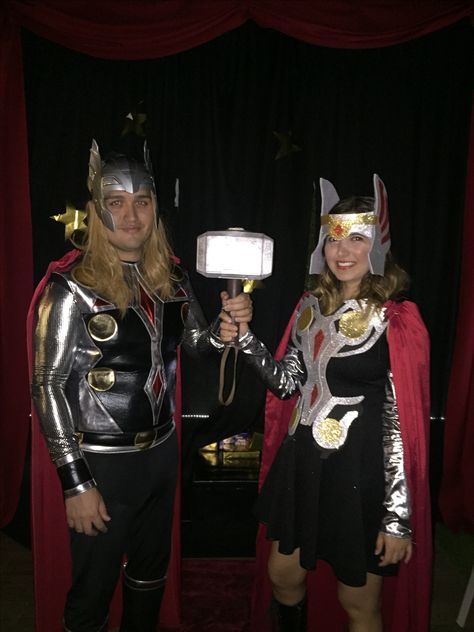 Thor couple costume Halloween love Thor Couple Costume, Couple Costumes Marvel, Marvel Couples Costumes, Costumes 2023, Marvel Couples, Couples Halloween Costumes, Couple Costume, Superhero Cosplay, Couples Halloween Outfits