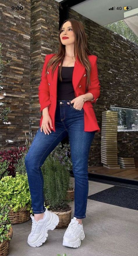 Outfits Con Jeans, Jenifer Aniston, Blazer Outfits Casual, Blazer Outfits For Women, Foto Poses, Elegante Casual, Casual Work Outfit, Event Outfit, Outfits For Women