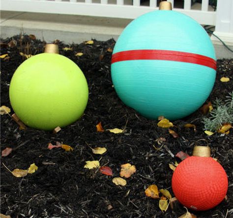 Step by step tutorial how to use exercise, yoga, and playground balls to make giant Christmas ornament ball outdoor decorations Big Christmas Ornaments, Christmas Ornament Decorations, Playground Balls, Outdoor Christmas Diy, Giant Christmas Ornaments, Christmas Outside, Christmas Garden Decorations, Outdoor Decoration Ideas, Easy Exercise