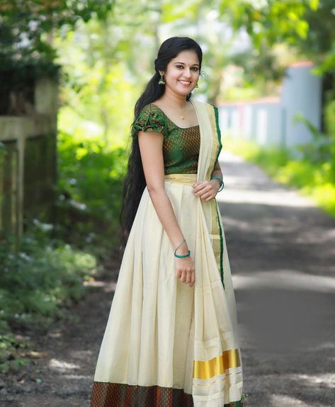 Kerala Dress For Women, Onam Saree Kerala, Onam Outfits Ideas, Onam Outfits, Half Saree Designs, Designer Dresses Casual, Cute Couple Images, Couple Images, Style Dresses