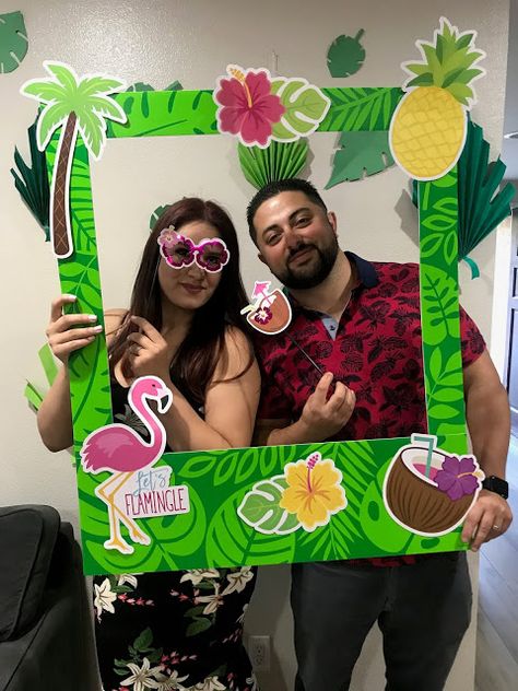 Brazil Party, Tropisk Fest, Barbie Pool, Tropical Photo, Luau Decorations, Luau Party Decorations, Aloha Party, Hawaiian Party Decorations, 40 Birthday