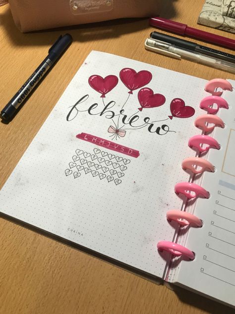 Resultado de la parte de atras de la caratula de febrero ✨ Ojalá les guste! ♡ Jenny #bujo #bulletjournal #bulletjournals #bulletlovers #bulletjournalespañol #bujocommunity #journalcommunity #journaling #bujoinspiration #bujoideas #lettering #letteringargentina #letteringcommunity #letteringideas #letteringvideo #letteringartist #letteringtutorial #ideas #ideascreativas #creativity #diy #journal #journaling #bullet #bulletjournal #junkjournal #junkjournalwithme #junkjournalide Bullet Journal Febrero, Bujo 2023, Ballet Journal, Diy Journal, Planner Bullet Journal, Bucket List, Bullet Journal, Iphone