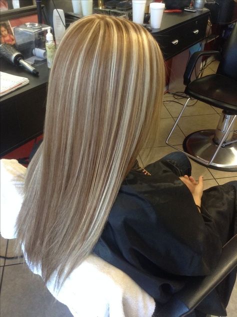 Caramel Highlights On Blonde Hair, Platinum Blonde With Lowlights, Brown Hair With Blonde Lowlights, Emo Blonde, Brown Hair Fade, Thick Blonde Highlights, Tmavý Blond, Light Beige Blonde, Hair Blonde Highlights