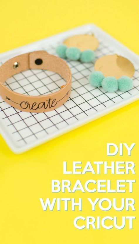 Cricut Leather Bracelet, Leather Cricut, Leather Bracelet Diy, Cricut Leather, Cricut Jewelry, Craft Cricut, Cricut Gifts, Cricut Business, Diy Keychains