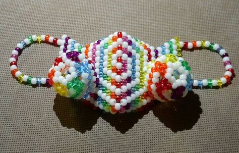 GID swirly rainbow gas mask Kandi Gas Mask Tutorial, Kandi Gas Mask, Kandi Mask Patterns, Kandi Bracelet Ideas, Kandi Inspiration, Kandi Mask, Bracelets Kandi, Pony Bead Projects, Kandi Cuff Patterns