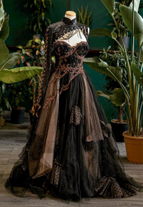 Chotronette 'Black & Bronze Armour' Gowns #chotronette #fashion #moda #dress #vestido #gown Unique Dress Design, Ball Gowns Fantasy, Masquerade Ball Gowns, Armor Dress, Fantasy Dresses, Fantasy Gowns, Medieval Dress, Fairytale Dress, Fantasy Dress