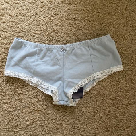 Soft Cotton 'Hipster' Style Undies With A Lace Trim And Bow Details. All Intimates Are Final Sale. Fabrics: 100% Cotton Measurement: 4" (10cm) Rise, 20" (51cm)Waist (Stretches) Made In: Italy Brandy Melville Intimates, Brandy Melville Undies, Cute Nightwear, Cotton Undies, Cute Pajama Sets, Waist Stretches, Beach Friends, Hipster Style, Blue Angel