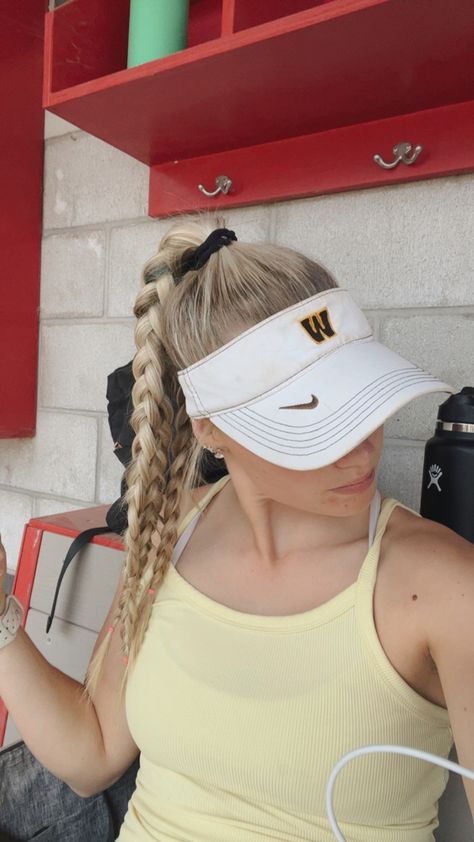 Hairstyles With Visors For Work, Visor Outfit, Race Day Hair, Tennis Hairstyles, Sports Hair, Braided Pony, Softball Hairstyles, Inspo Hair, Visor Hairstyles