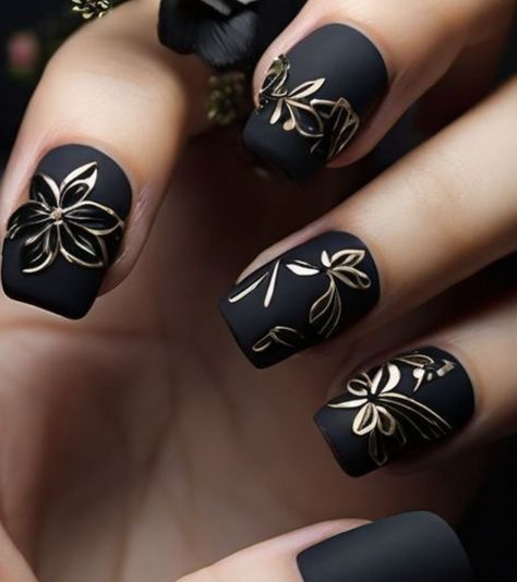 Black Matte Nails With Gold, Inspiring Nails, Floral Nail Design, Matte Black Nails, Floral Nail Designs, Floral Nail, Floral Nails, Matte Nails, Gold Nails